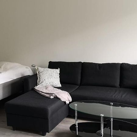 Апартаменты Cosy Studio Near By Airport, 2Min From Train! Вантаа Экстерьер фото